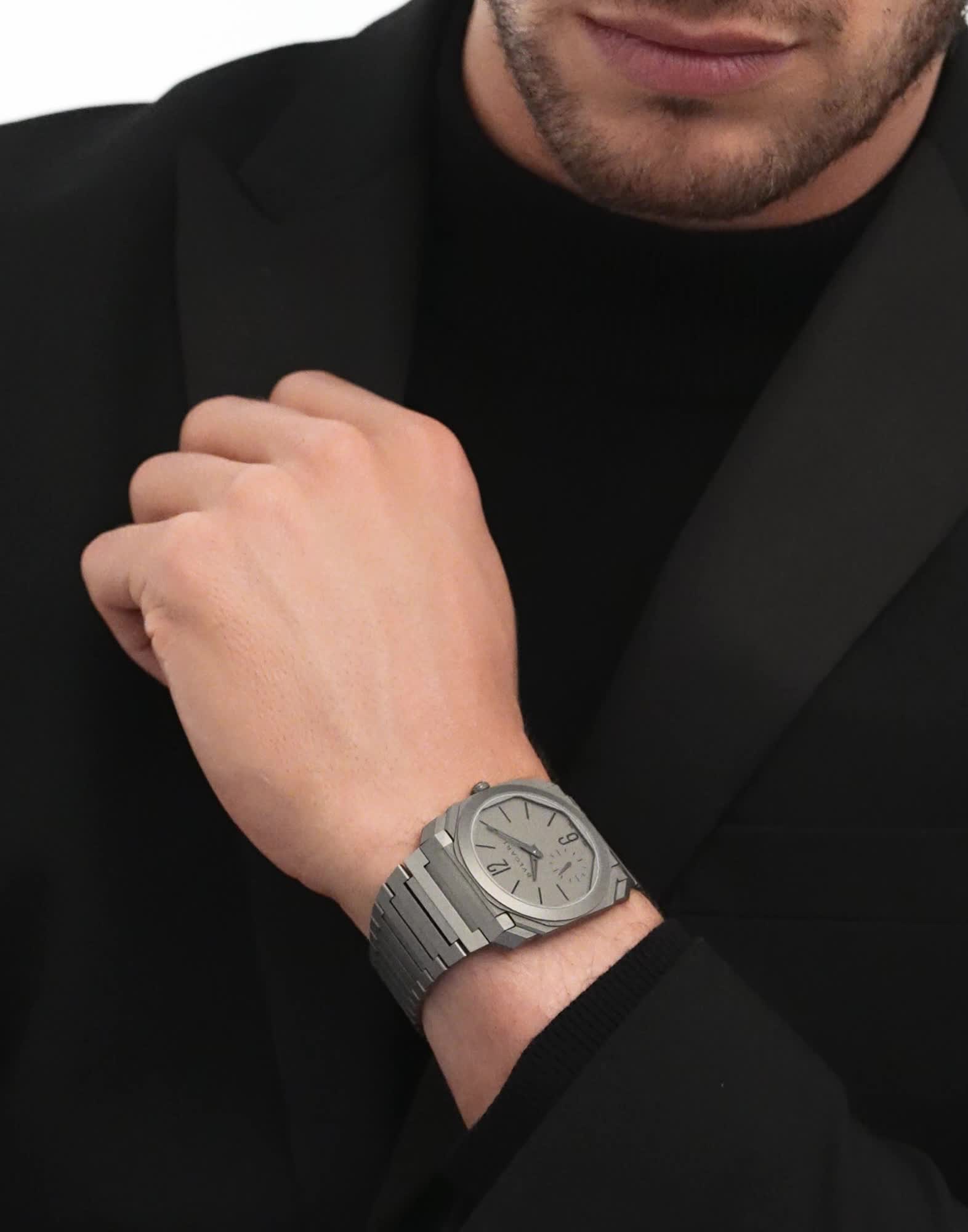 チタン オクト フィニッシモ ウォッチ グレー 102713 | ブルガリ